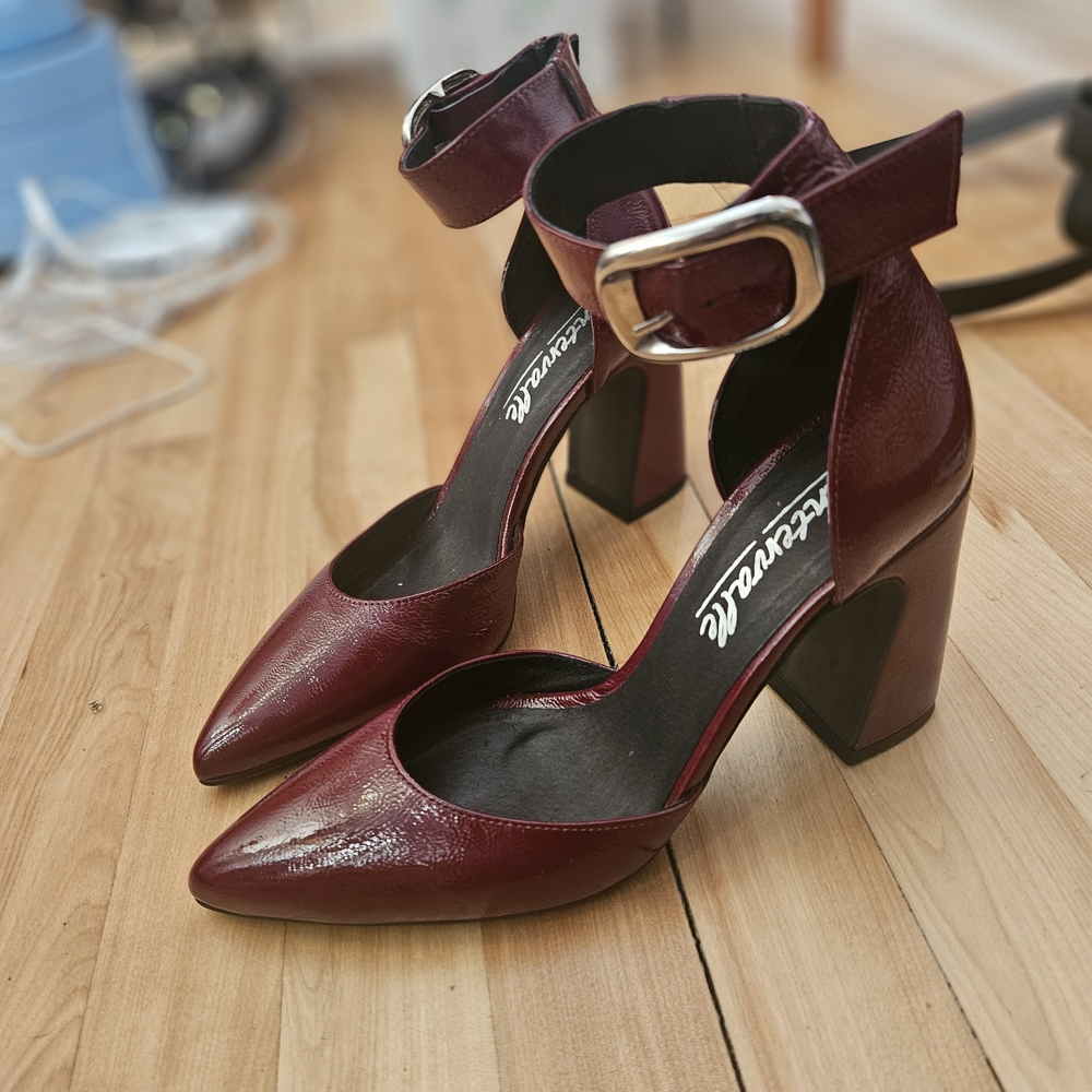 Chunky Burgundy Patent Leather Heels. - Picture 2 of 2